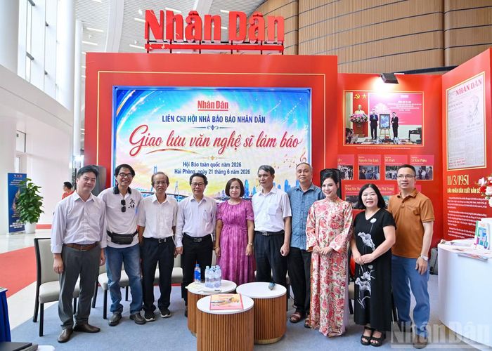 Các đại biểu tham gia cuộc giao lưu.