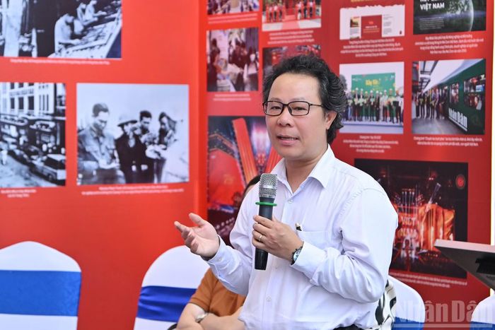 Chủ tịch Liên Chi hội Nhà báo Báo Nhân Dân Vũ Mai Hoàng chia sẻ cảm nghĩ tại cuộc giao lưu.