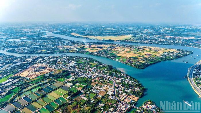 Sóng nước hiền hòa luôn nuôi dưỡng khát vọng của những con người Đồng Nai tiên phong kiến thiết quê hương thịnh vượng, đáng sống.