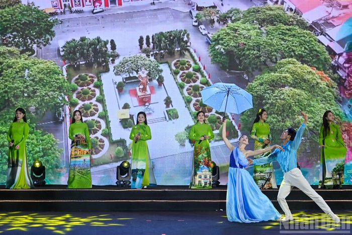 Tiết mục văn nghệ chào mừng thành công của Hội Báo toàn quốc năm 2026.