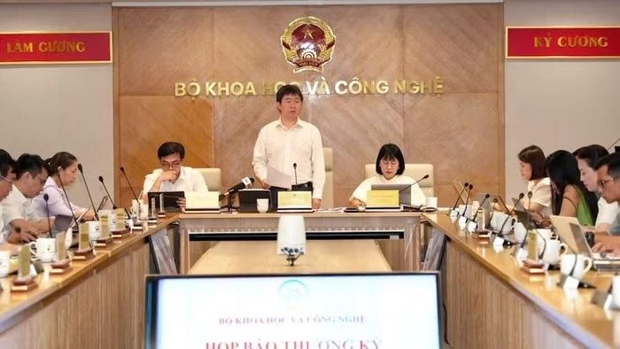 Lãnh đạo Bộ Khoa học và Công nghệ trao đổi với báo chí về kết quả thực hiện Công điện 38/CĐ-TTg tại cuộc họp báo tháng 6/2026.