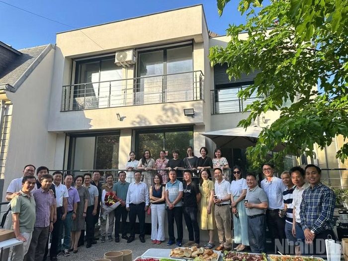 Các cơ quan báo chí Việt Nam thường trú tại Pháp đã tổ chức gặp mặt kỷ niệm 101 năm Ngày Báo chí Cách mạng Việt Nam.