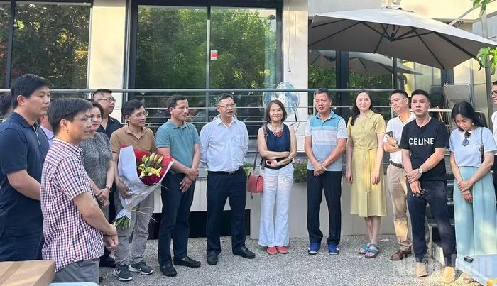 Nhân kỷ niệm 101 năm Ngày Báo chí Cách mạng Việt Nam, Đại sứ Trịnh Đức Hải gửi tới toàn thể các nhà báo đang công tác tại Pháp những lời chúc mừng tốt đẹp nhất.
