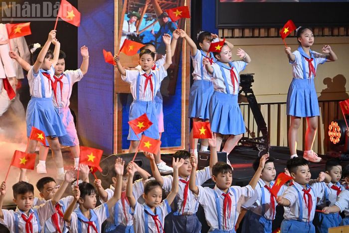 Mạch nguồn cách mạng từng ngày được bồi đắp, góp phần mở ra bước ngoặt vĩ đại trong lịch sử dân tộc.