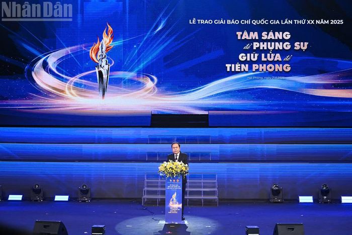Phát biểu chỉ đạo tại Lễ trao giải, thay mặt lãnh đạo Đảng, Nhà nước, Chủ tịch Quốc hội Trần Thanh Mẫn ghi nhận, đánh giá cao và nhiệt liệt biểu dương những người làm báo trong cả nước, đặc biệt là các tác giả, nhóm tác giả được vinh danh, nhận giải thưởng hôm nay.