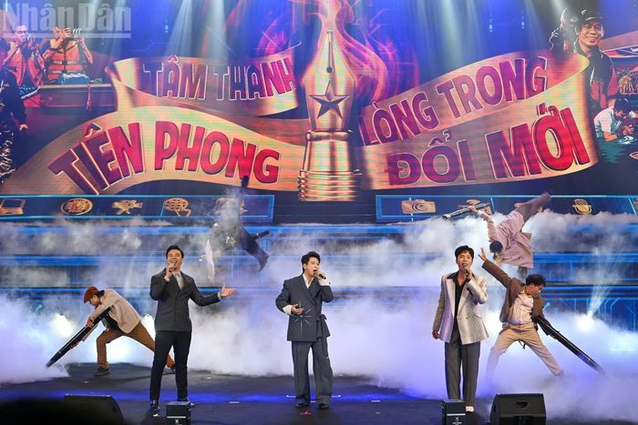 Từ khói lửa chiến tranh đến sự nghiệp Đổi mới vĩ đại, từ bước đầu hội nhập đến tòa soạn hội tụ trong thời đại số, báo chí cách mạng luôn đồng hành cùng những bước ngoặt của đất nước.