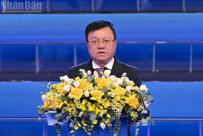 Phát biểu khai mạc, đồng chí Lê Quốc Minh, Ủy viên Trung ương Đảng, Tổng Biên tập Báo Nhân Dân, Phó Trưởng Ban Tuyên giáo và Dân vận Trung ương, Chủ tịch Hội Nhà báo Việt Nam cho biết, Giải Báo chí Quốc gia - giải thưởng uy tín nhất của những người làm báo đã bước sang mùa thứ 20, một chặng đường không hề ngắn ghi nhận sự trưởng thành của nền báo chí nước nhà và tôn vinh những người làm báo đã không ngừng sáng tạo, đổi mới và cống hiến.