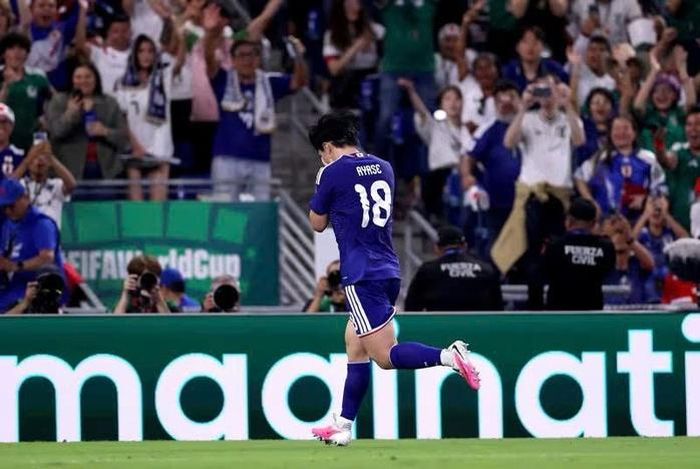 Ayase Ueda trở thành cầu thủ đầu tiên lập cú đúp cho Nhật Bản ở 1 kỳ World Cup