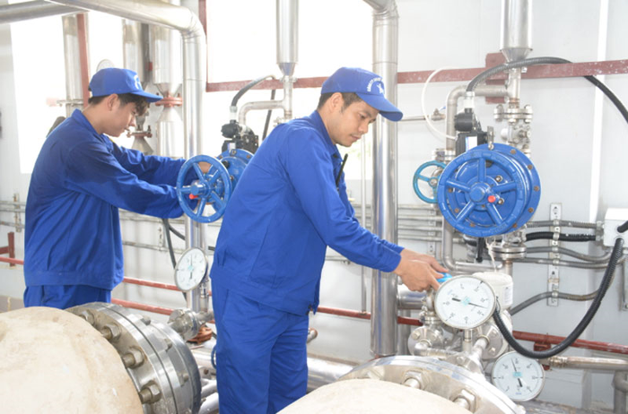 Kiểm tra quy trình công nghệ tại Nhà máy Z195. Ảnh: HỒNG SÁNG 