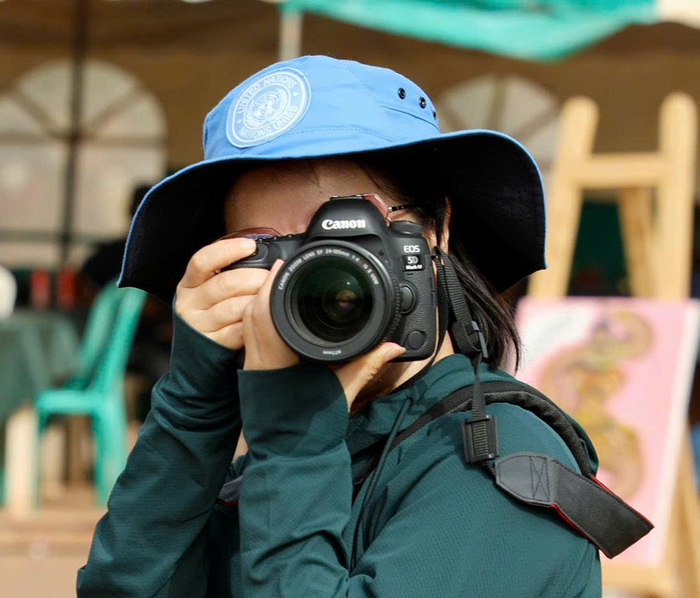 Đặng Thu Hà có sở thích đi để chụp thật nhiều những bức ảnh sống động, chân thực về đất nước, con người Trung Phi. 