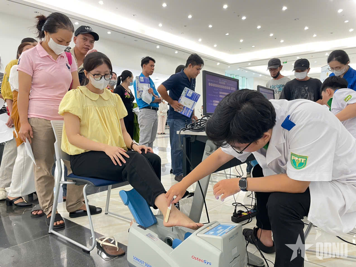 Người lao động được khám lâm sàng, thực hiện các xét nghiệm, chẩn đoán hình ảnh cần thiết.
