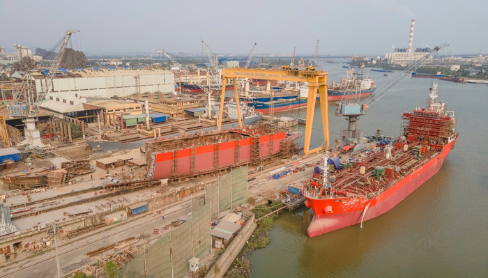 Việt Nam có nhiều lợi thế phát triển ngành công nghiệp đóng tàu.