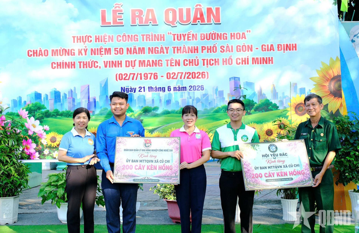 Ra quân thực hiện các công trình an sinh xã hội trong ngày cao điểm.