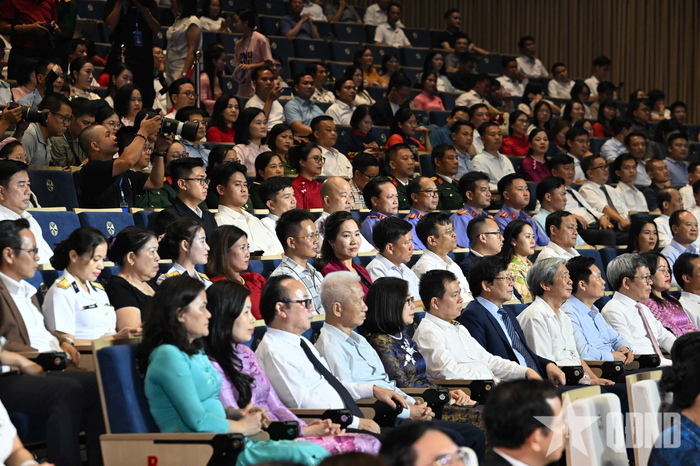 Các đại biểu dự buổi lễ. Ảnh: TUẤN HUY