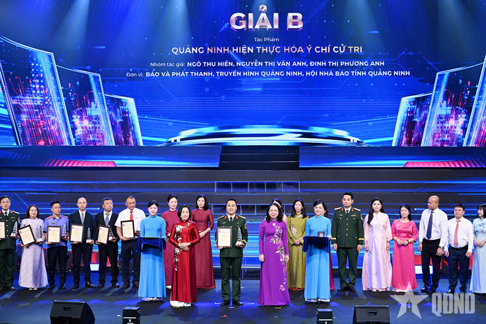 Trao giải cho các tác phẩm đoạt giải B. 
