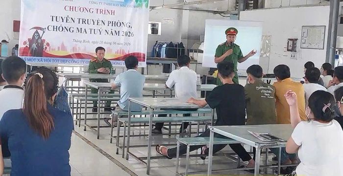 Công an xã Thăng Bình tổ chức tuyên truyền phòng chống về ma túy.