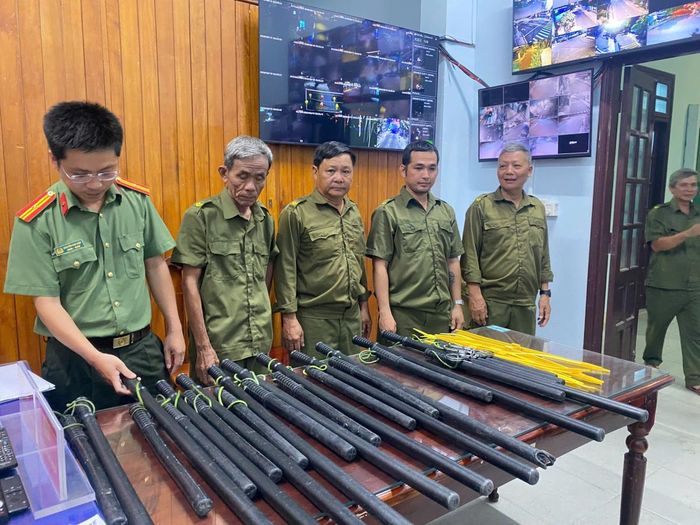 Công cụ hỗ trợ được trang bị cho các lực lượng.