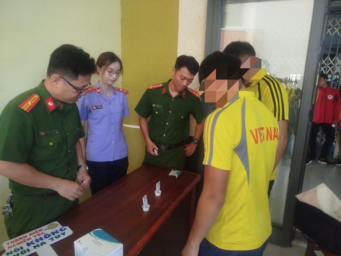 Thử test ma túy đối với các vận động viên tại Trung tâm.