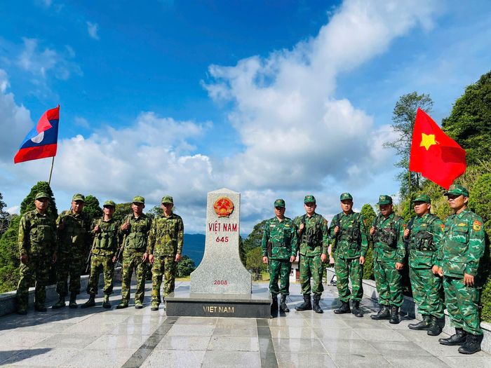  Tuần tra trên biên giới Việt Nam - Lào 