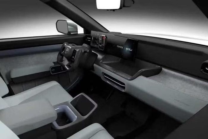 Khác với mẫu Toyota Land Cruiser FJ – vốn vẫn giữ kết cấu body-on-frame truyền thống và thiên về off-road, mẫu Land Cruiser mới này có thể chuyển sang sử dụng khung gầm liền khối. Cấu trúc này giúp giảm trọng lượng xe, cải thiện độ êm ái, tăng không gian nội thất và tối ưu khả năng tích hợp các hệ truyền động điện hóa.