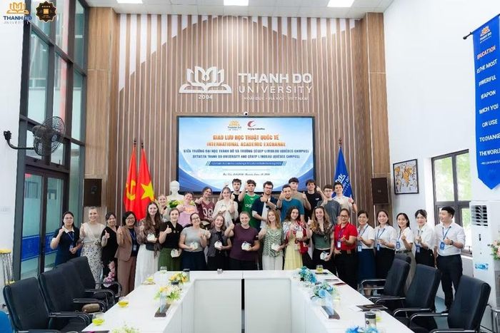 Sinh viên Trường Đại học Thành Đô và Trường Cégep Limoilou (Canada) cùng tham gia các hoạt động giao lưu học thuật, kết nối tri thức và văn hóa trong môi trường quốc tế.