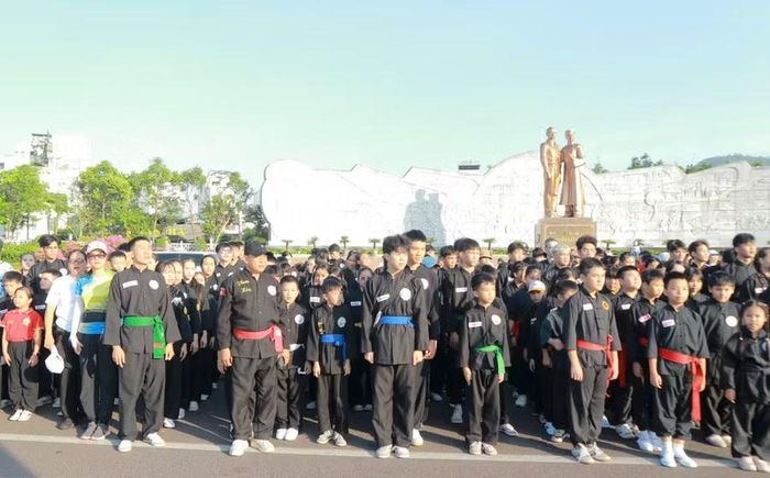 Giải thu hút hơn 1.000 vận động viên, cán bộ, học sinh... tham gia.