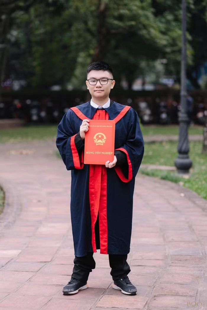 Đỗ Vũ Đăng Khoa lớp 9A01 đạt giải Nhất môn Tiếng Anh cấp Phường, Giải Nhất môn Tiếng Anh cấp Thành phố và đỗ chuyên trường: THPT Chuyên Hà Nội - Amsterdam, THPT Chuyên Sư Phạm, THPT Chuyên Ngoại Ngữ 4. Điểm xét tuyển: 27,25.