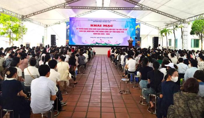 Sở GD&ĐT tỉnh Hưng Yên khai mạc kỳ tuyển dụng giáo viên vào làm việc tại các cơ sở giáo dục mầm non, phổ thông công lập.