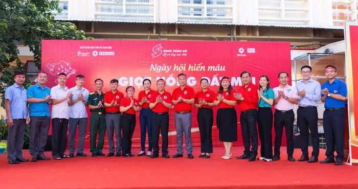 Ban Tổ chức Hành trình đỏ tại Cà Mau.