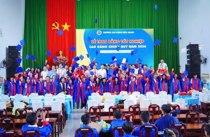 Lễ trao bằng tốt nghiệp Cao đẳng chính quy năm 2026.