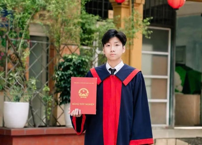 Nguyễn Tiến Dũng lớp 9A1 đỗ chuyên Toán của cả 3 trường chuyên nổi tiếng của Hà Nội.