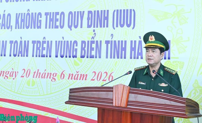 Đại tá Bùi Hồng Thanh, Chỉ huy trưởng Ban Chỉ huy Bộ đội Biên phòng tỉnh Hà Tĩnh khai mạc buổi lễ và giao nhiệm vụ cho lực lượng tuần tra. Ảnh: Thanh Giang