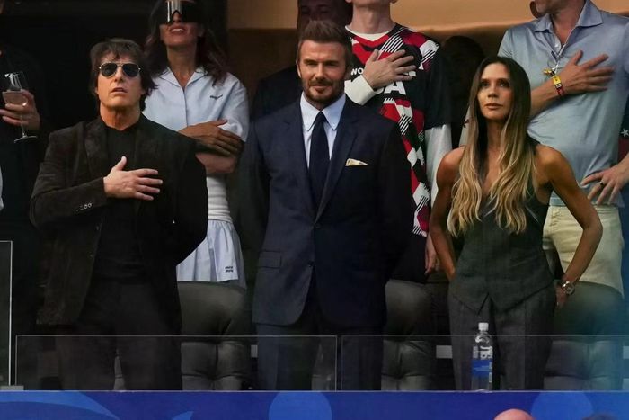David và Victoria Beckham đi xem World Cup với Tom Cruise ở Mỹ. Ảnh: AP