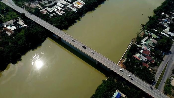 Dự án là công trình giao thông cấp I, thuộc nhóm dự án quan trọng quốc gia. Tuyến đường được đầu tư với quy mô 8 làn xe, tốc độ 100 km/h, cùng các hạng mục đồng bộ như cầu, nút giao, hệ thống thoát nước, chiếu sáng, giao thông thông minh (ITS), kiểm soát tải trọng và trạm thu phí.