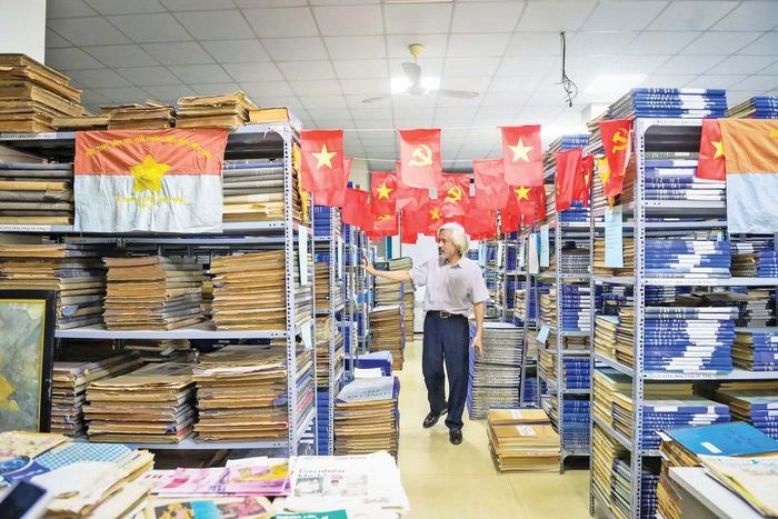 Kho báu với 600.000 tờ báo do ông Dũng sưu tầm