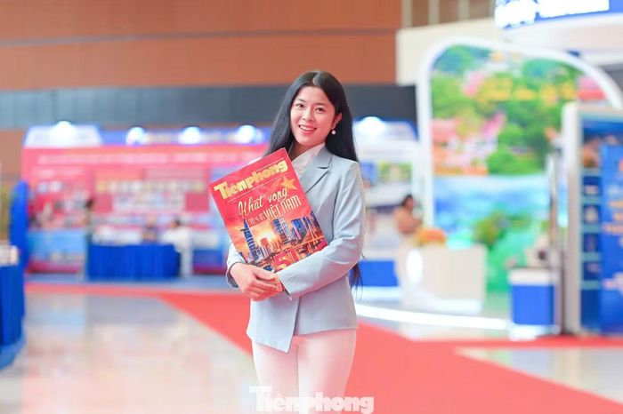 Theo nữ sinh quê Hải Phòng, xu hướng tiếp nhận thông tin của Gen Z hiện nay chủ yếu diễn ra trên môi trường số. Vì vậy, việc Báo Tiền Phong phát triển hệ thống nội dung đa nền tảng, từ báo điện tử đến các sản phẩm số và mạng xã hội, đang giúp tờ báo ngày càng đến gần hơn với người trẻ.