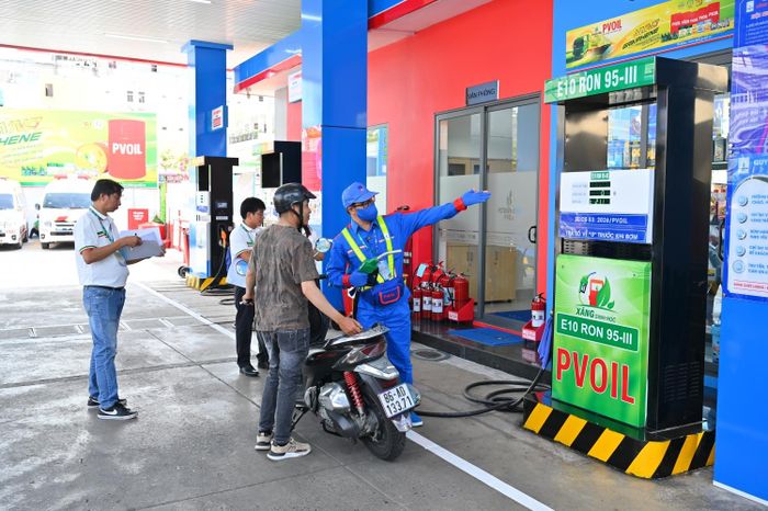 Thí sinh tham gia phần thi thực hành bán hàng