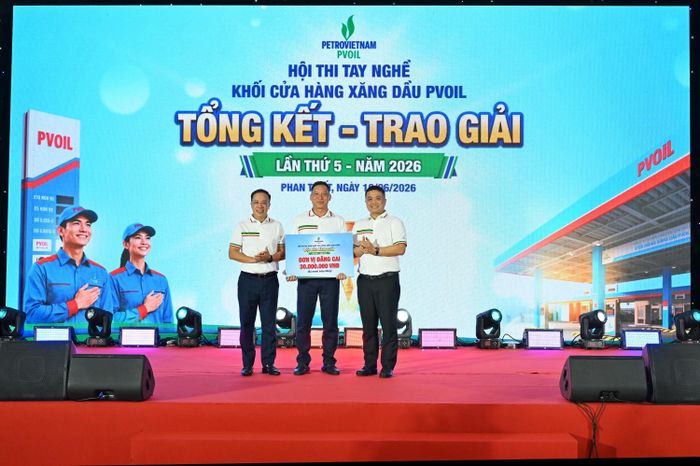 Trao thưởng cho đơn vị đăng cai PVOIL Bình Thuận