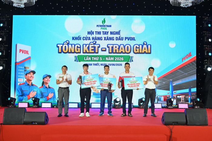 Trao 03 Giải Khuyến khích: PVOIL Phú Thọ, PVOIL Phú Yên, PVOIL Hưng Yên