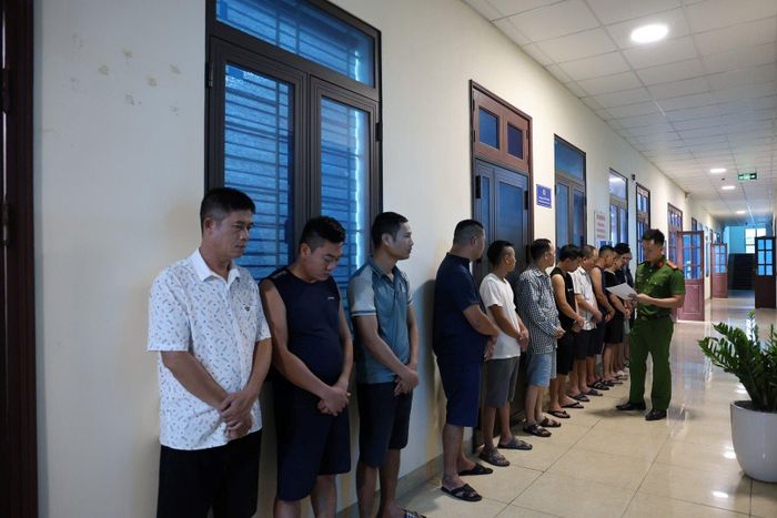 Các đối tượng bị bắt giữ. (Ảnh: Công an Ninh Bình)