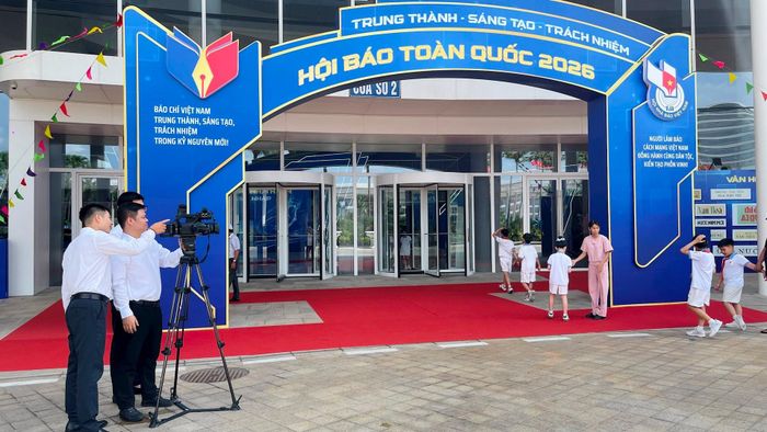 Những “người đứng sau ống kính” của Báo Công lý tại Hội Báo toàn quốc 2026.