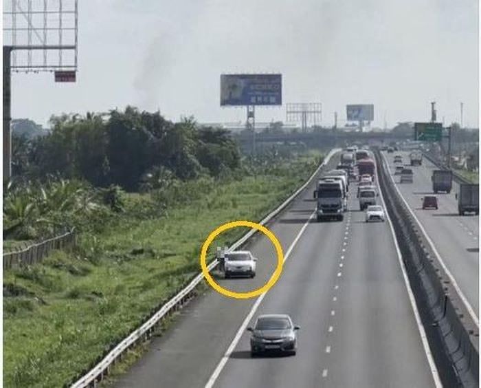 Đỗ xe trên đường cao tốc không đúng nơi quy định trên tuyến cao tốc TP.HCM – Trung Lương.