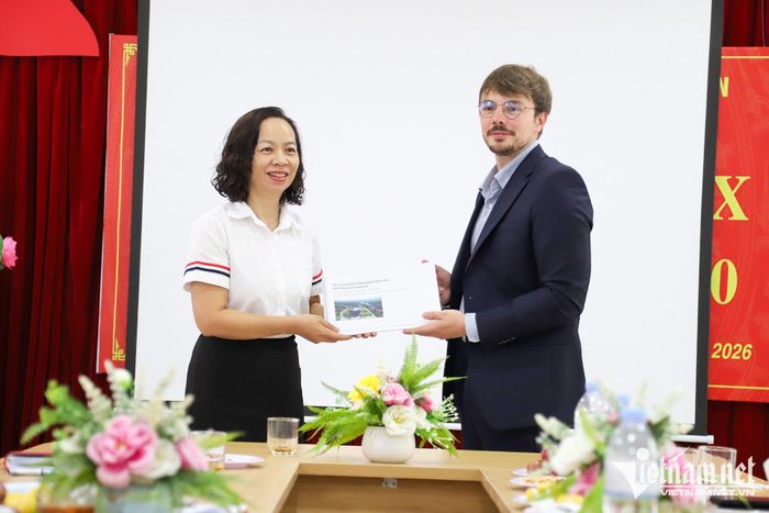 Chuyên gia Pháp gửi bản đóng góp về ý tưởng trưng bày cho lãnh đạo Bảo tàng Chiến thắng Điện Biên Phủ