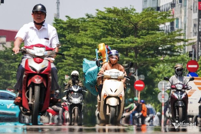 Nắng nóng gay gắt xảy ra nhiều nơi ở Bắc Bộ, Trung Bộ. Ảnh: Bảo Khánh