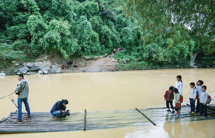 Nhà báo không ký quyết định phân bổ vốn, nhưng có thể mang tiếng nói từ chân núi lên nghị trường. Ảnh: Lê Anh Dũng