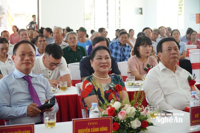 Các đại biểu dự buổi lễ. Ảnh: Mai Giang