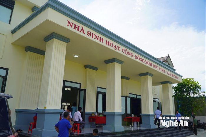 Quang cảnh nhà sinh hoạt cộng đồng xóm Đức Vinh, xã An Châu. Ảnh: Mai Giang