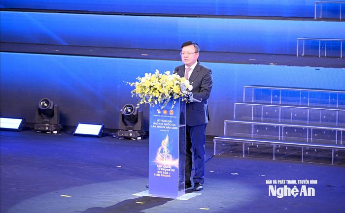 Đồng chí Lê Quốc Minh - Ủy viên Ban Chấp hành Trung ương Đảng, Phó Trưởng Ban Tuyên giáo và Dân vận Trung ương, Tổng Biên tập Báo Nhân Dân, Chủ tịch Hội Nhà báo Việt Nam phát biểu tại lễ trao giải. Ảnh: Quang An
