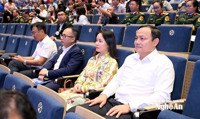 Đồng chí Phạm Ngọc Cảnh - Phó Trưởng Ban Tuyên giáo và Dân vận Tỉnh ủy Nghệ An tham dự lễ trao giải. Ảnh: Quang An