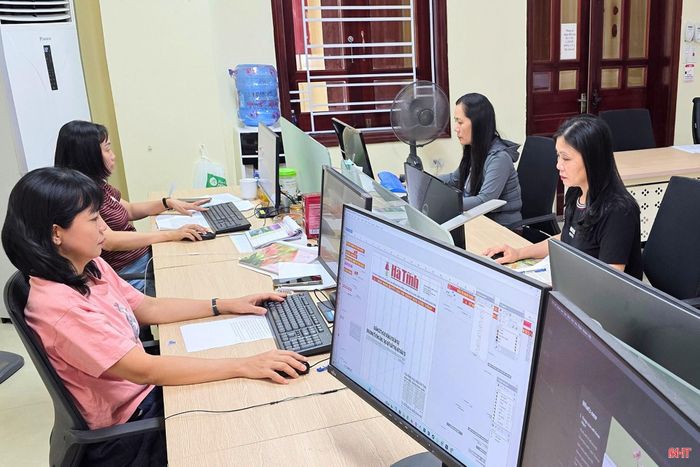Phía sau mỗi tác phẩm báo chí chất lượng là tâm huyết, sự lao động vất vả của đội ngũ phóng viên, biên tập viên, kỹ thuật viên...